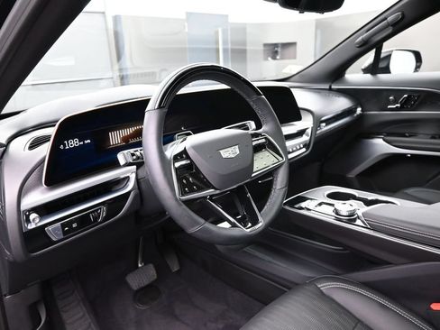 Used 2026 Cadillac Lyriq Signature Sport AWD/4WD image 12