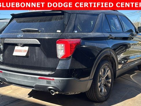 Used 2022 Ford Explorer XLT w/ Equipment Group 202A image 4