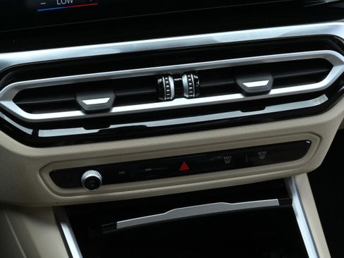 Used 2024 BMW 330i Sedan w/ Convenience Package RWD image 21