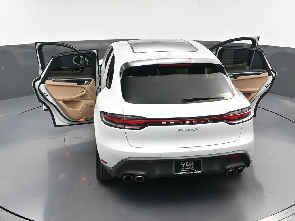 Certified 2024 Porsche Macan S AWD/4WD image 33