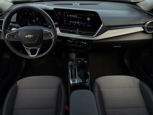 Certified 2025 Chevrolet Trax LT w/ LT Convenience Package image 11