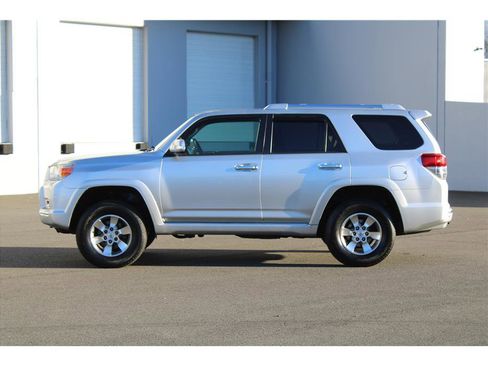 Used 2013 Toyota 4Runner SR5 w/ Convenience Pkg image 2