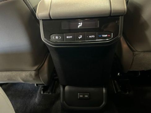 Used 2023 Toyota Highlander XLE AWD/4WD image 20