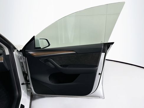 Used 2023 Tesla Model Y Performance image 31