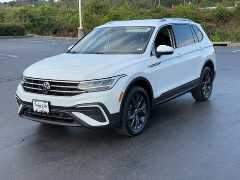 Used 2024 Volkswagen Tiguan SE image 8