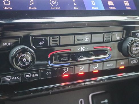 Used 2023 Jeep Grand Cherokee 4WD 4xe image 32