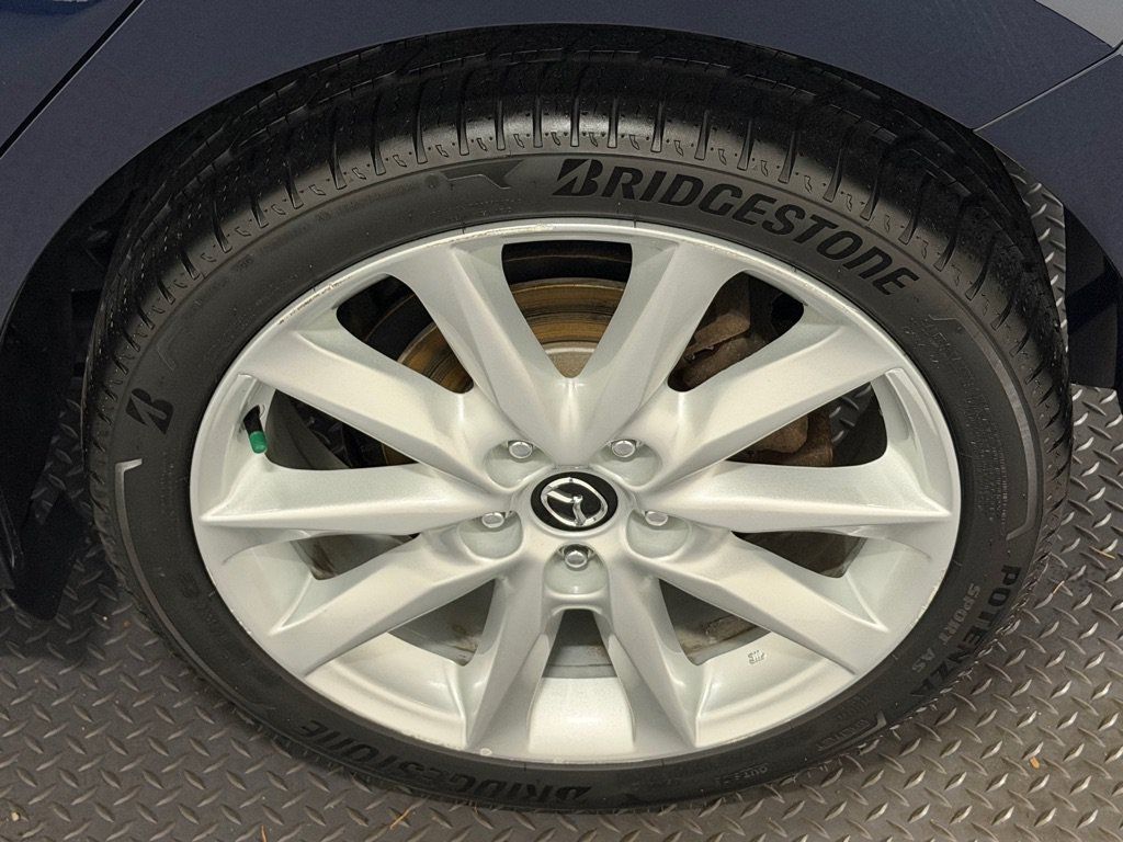 Used 2017 MAZDA MAZDA3 Touring FWD image 19