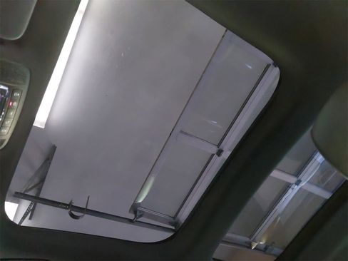 Used 2022 Mercedes-Benz GLB 250 w/ Premium Package Lite image 39