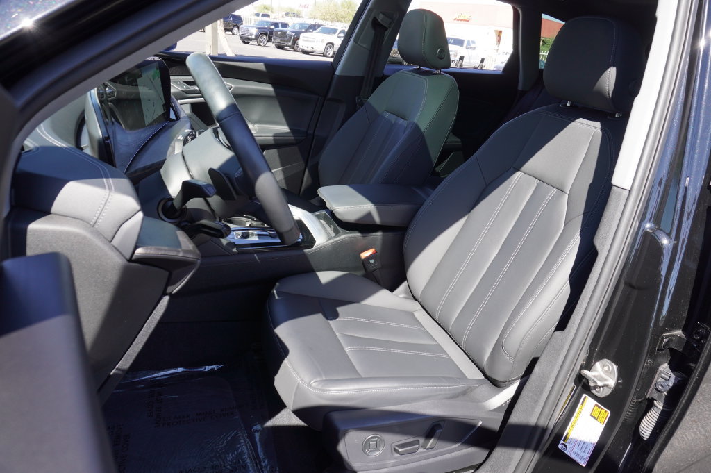 Used 2025 Audi Q5 Premium w/ Convenience Package AWD/4WD image 17