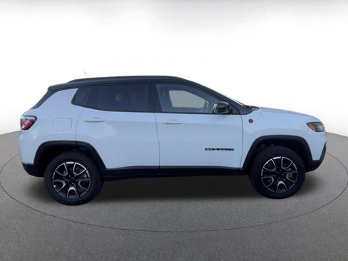 Used 2025 Jeep Compass Trailhawk AWD/4WD image 16
