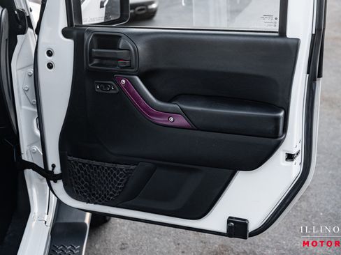 Used 2016 Jeep Wrangler Unlimited Sahara image 36