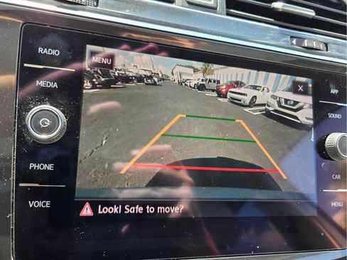 Used 2018 Volkswagen Tiguan SE FWD image 24