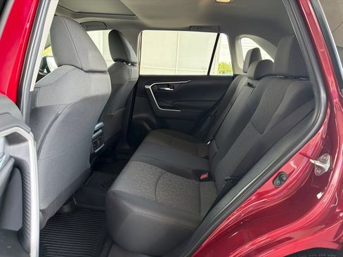 Used 2022 Toyota RAV4 XLE w/ Convenience Package AWD/4WD image 20