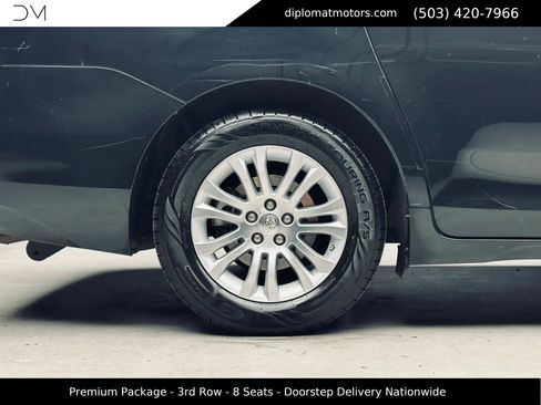 Used 2011 Toyota Sienna XLE w/ Premium Pkg FWD image 47