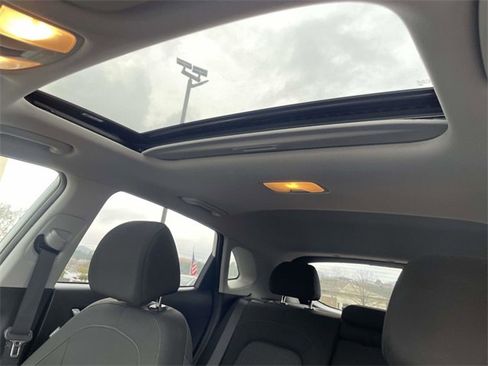 Certified 2023 Hyundai Kona SEL w/ Convenience Package image 16