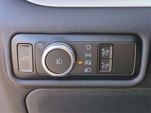 Used 2023 Ford Explorer XLT w/ Equipment Group 202A image 21