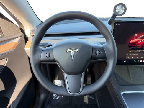 Used 2023 Tesla Model Y Long Range AWD/4WD image 12