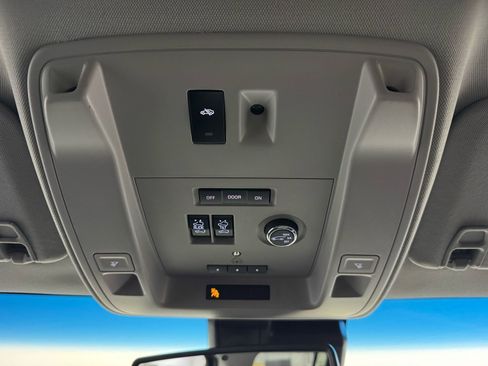 Used 2018 GMC Yukon XL Denali image 25