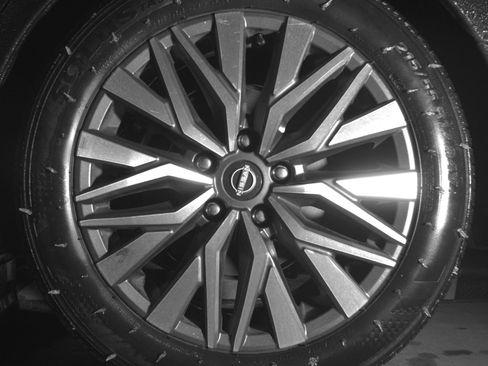 Used 2025 Nissan Altima 2.5 SV FWD image 14