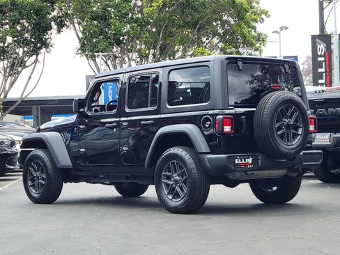 Used 2025 Jeep Wrangler Unlimited Sport AWD/4WD image 2