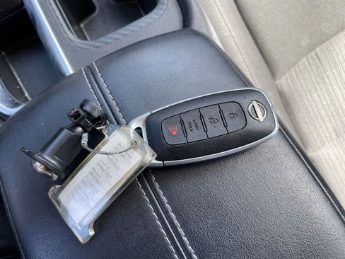 Used 2025 Nissan Sentra SV FWD image 21