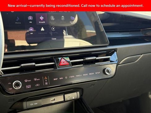 Used 2025 Kia Niro EX image 11