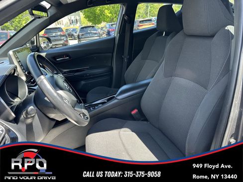 Used 2019 Toyota C-HR XLE FWD image 13