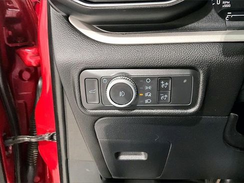 Used 2021 Ford Explorer XLT image 16