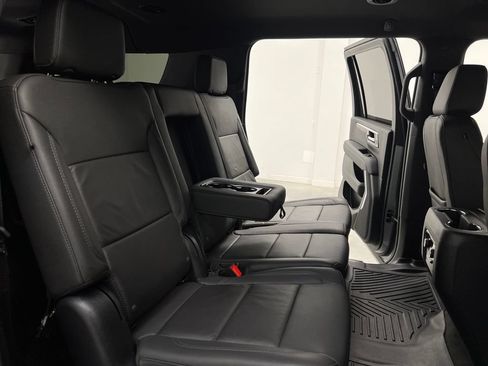 Used 2025 Chevrolet Suburban Z71 AWD/4WD image 21