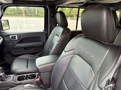 Used 2022 Jeep Wrangler Unlimited Sahara AWD/4WD image 20
