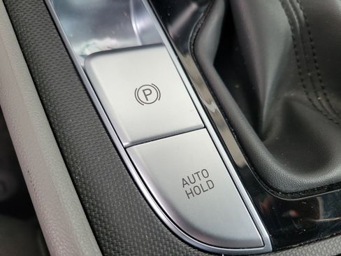 Certified 2025 Hyundai Elantra SEL image 17