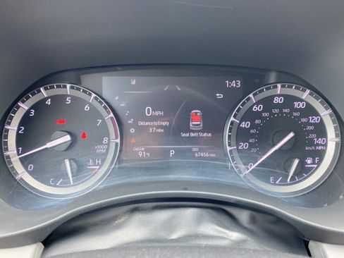 Used 2021 Toyota Highlander XLE FWD image 17