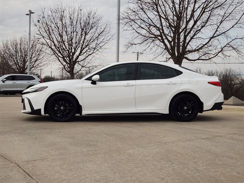 Used 2025 Toyota Camry XSE image 4