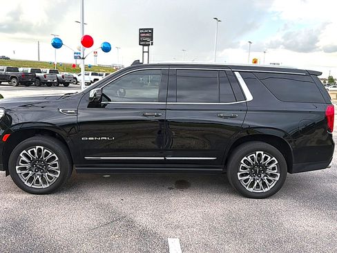 Used 2023 GMC Yukon Denali Ultimate AWD/4WD image 4