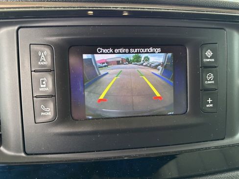 Used 2017 Chrysler Pacifica Touring FWD image 8
