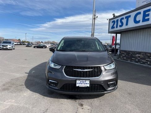 Used 2023 Chrysler Pacifica Touring-L FWD image 2