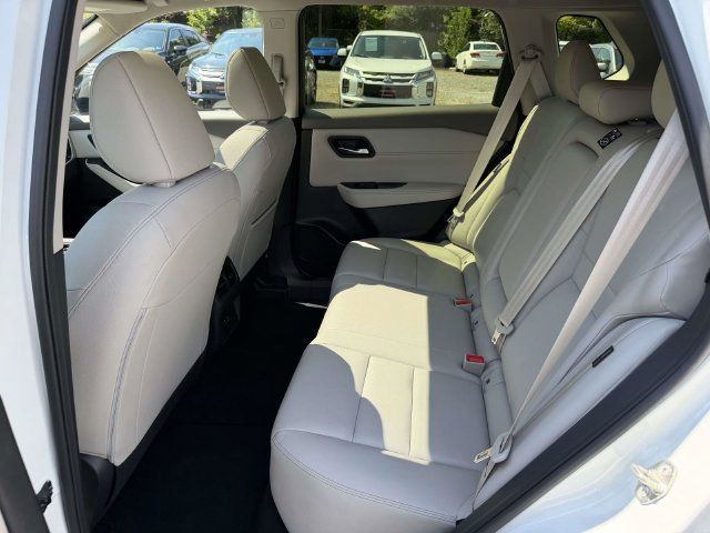 Used 2023 Nissan Rogue SL AWD/4WD image 13