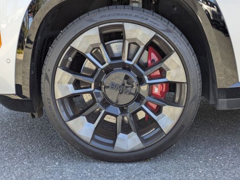 Used 2024 BMW XM image 3