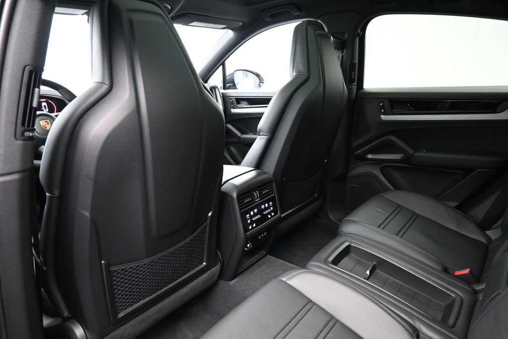 Certified 2026 Porsche Cayenne Coupe AWD/4WD image 8