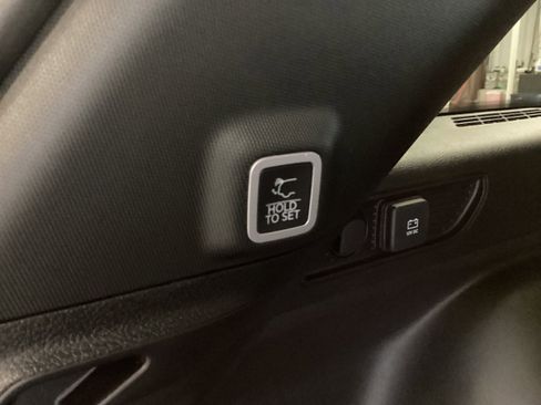 Used 2025 Jeep Grand Cherokee Altitude AWD/4WD image 6