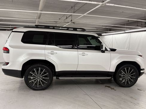 Used 2024 Lexus GX 550 w/ Accessory Package (2T) AWD/4WD image 8