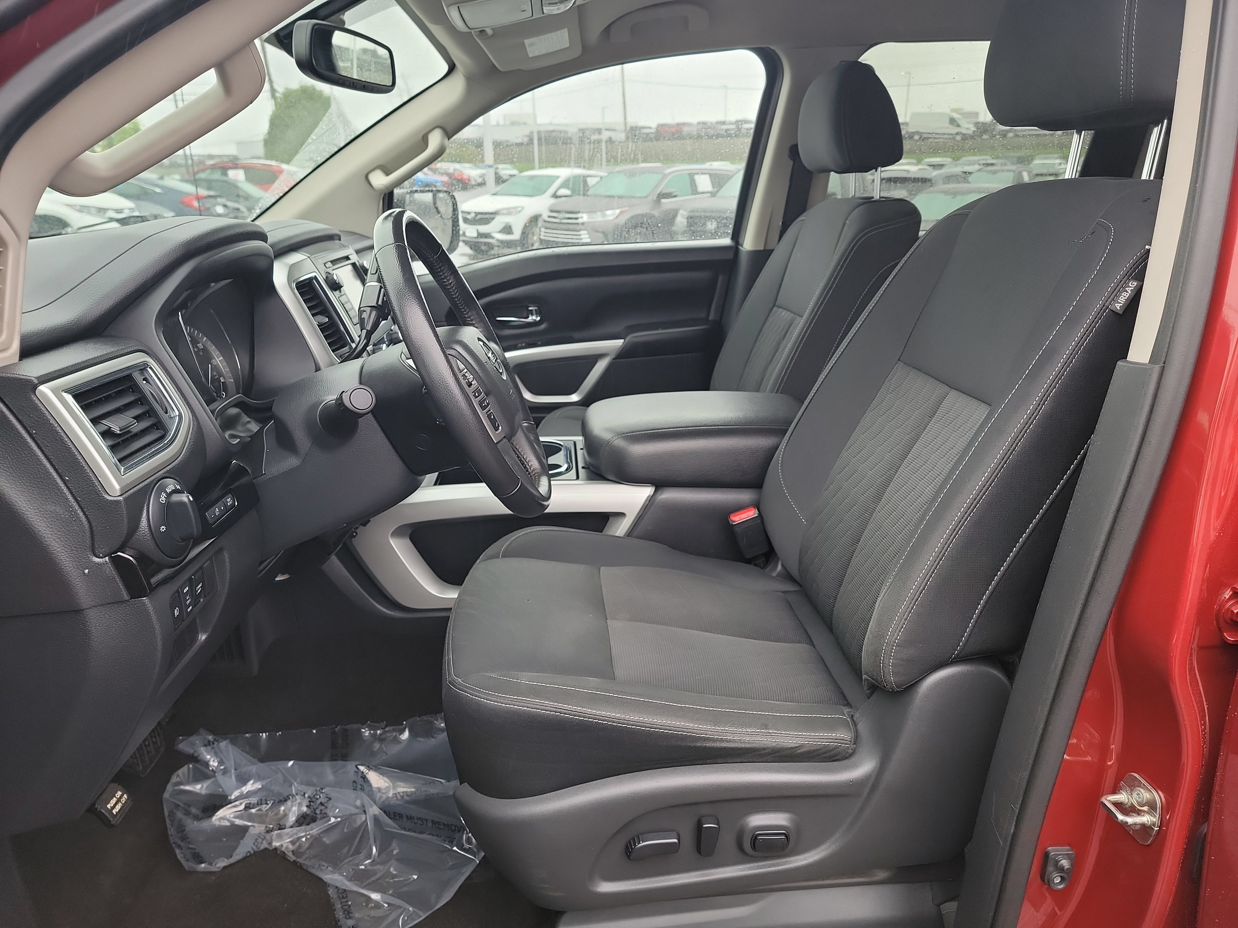Used 2019 Nissan Titan SV w/ SV Convenience Package AWD/4WD image 12
