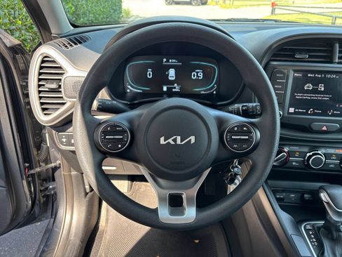 Used 2025 Kia Soul LX w/ LX Technology Package FWD image 25
