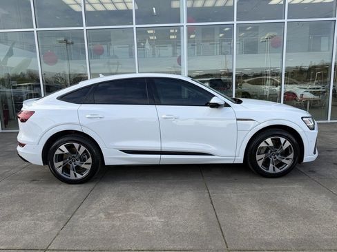 Used 2022 Audi e-tron Premium w/ Convenience Plus Package image 8