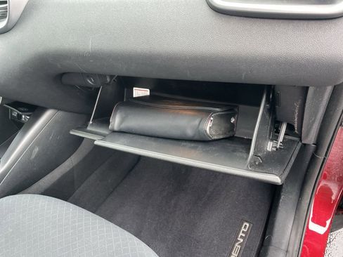 Used 2019 Kia Sorento LX w/ LX Convenience Package image 34