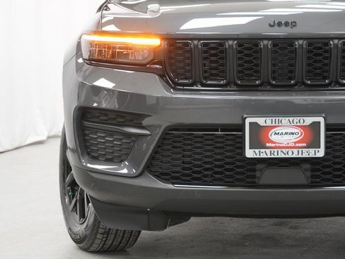 Certified 2025 Jeep Grand Cherokee Altitude image 6