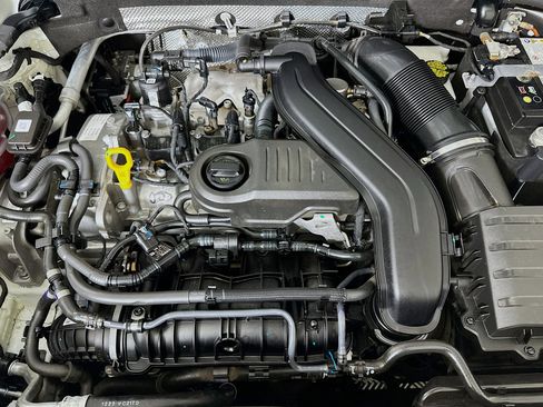 Used 2024 Volkswagen Taos SE image 32