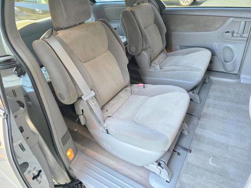 Used 2010 Toyota Sienna LE FWD image 24