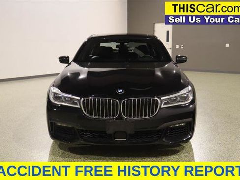 Used 2019 BMW 750i w/ Executive Package RWD image 3