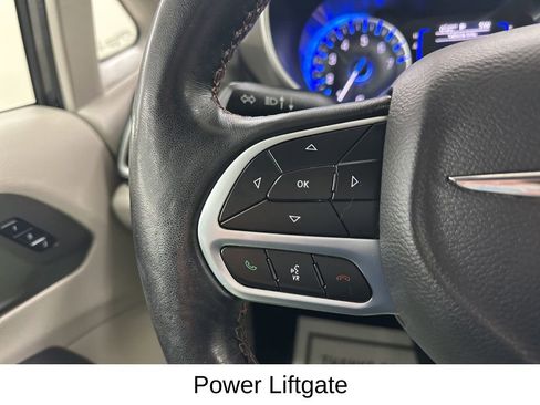 Used 2020 Chrysler Pacifica Touring-L image 34